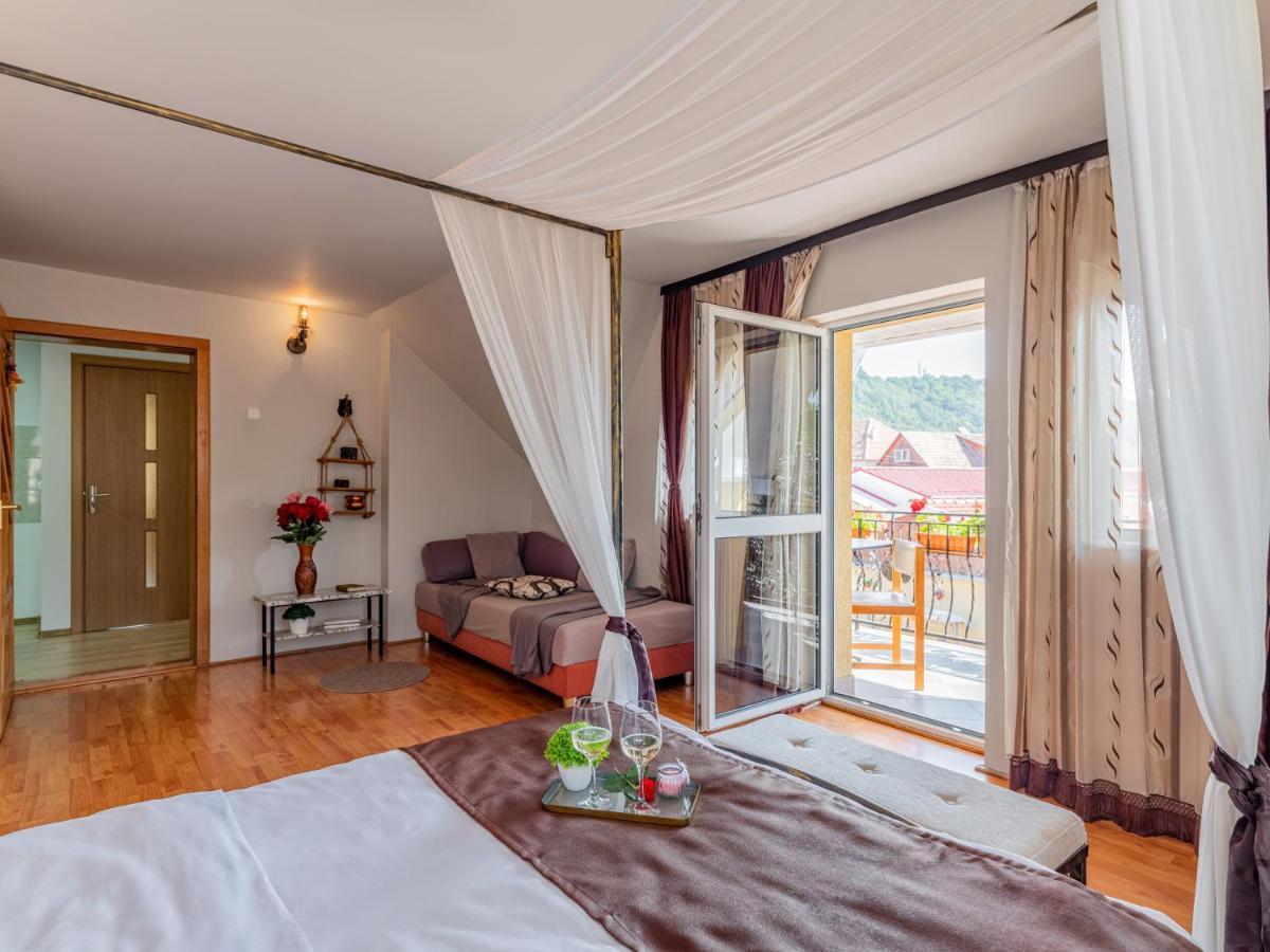 Rose Apartment