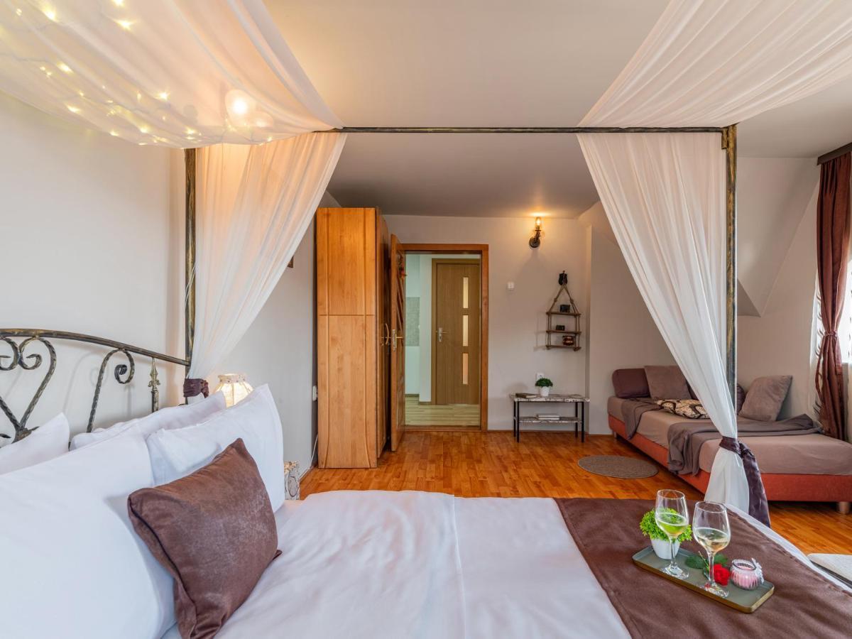 Rose Apartment